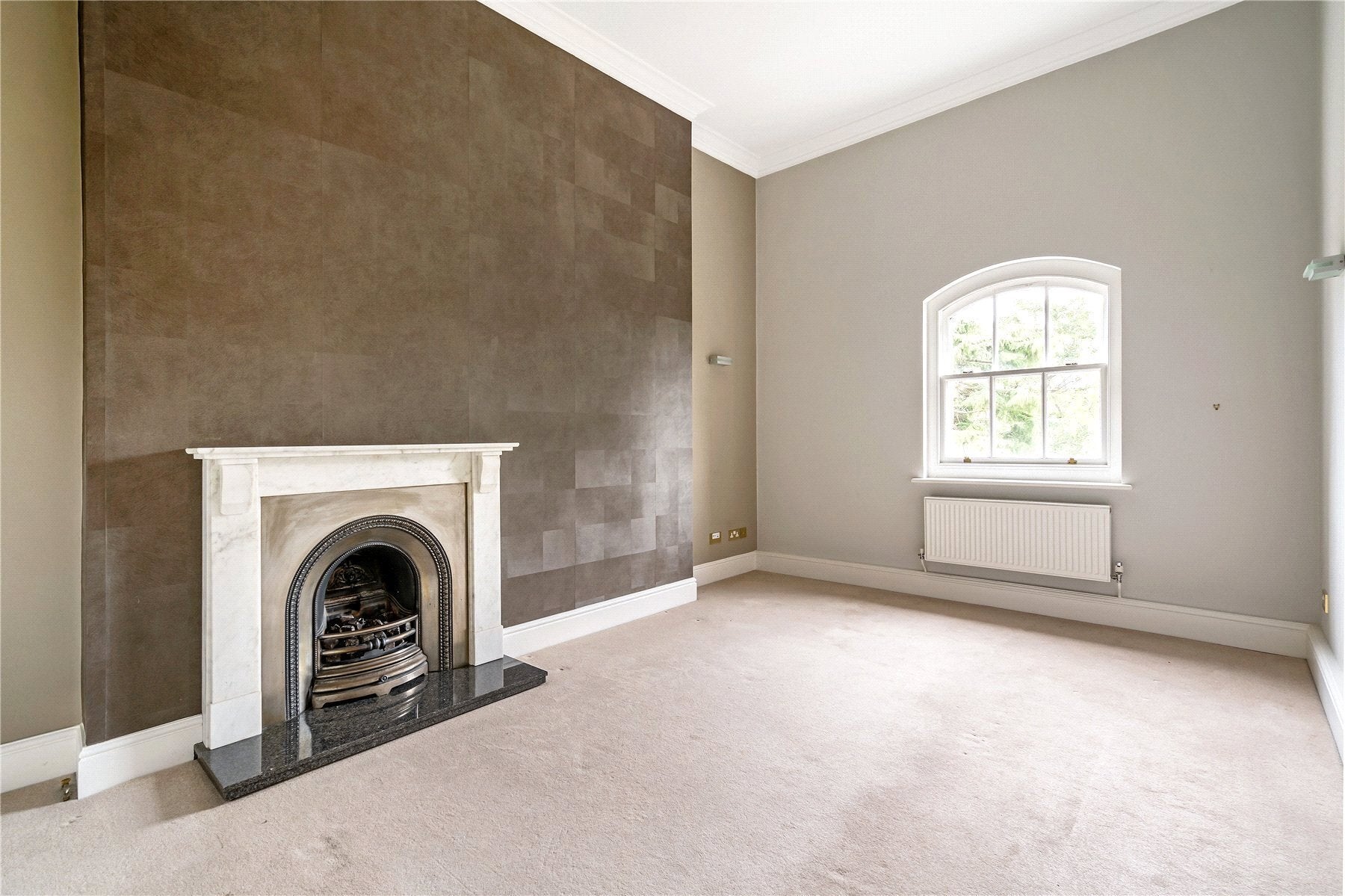Flat Ellesmere Place in Elmbridge