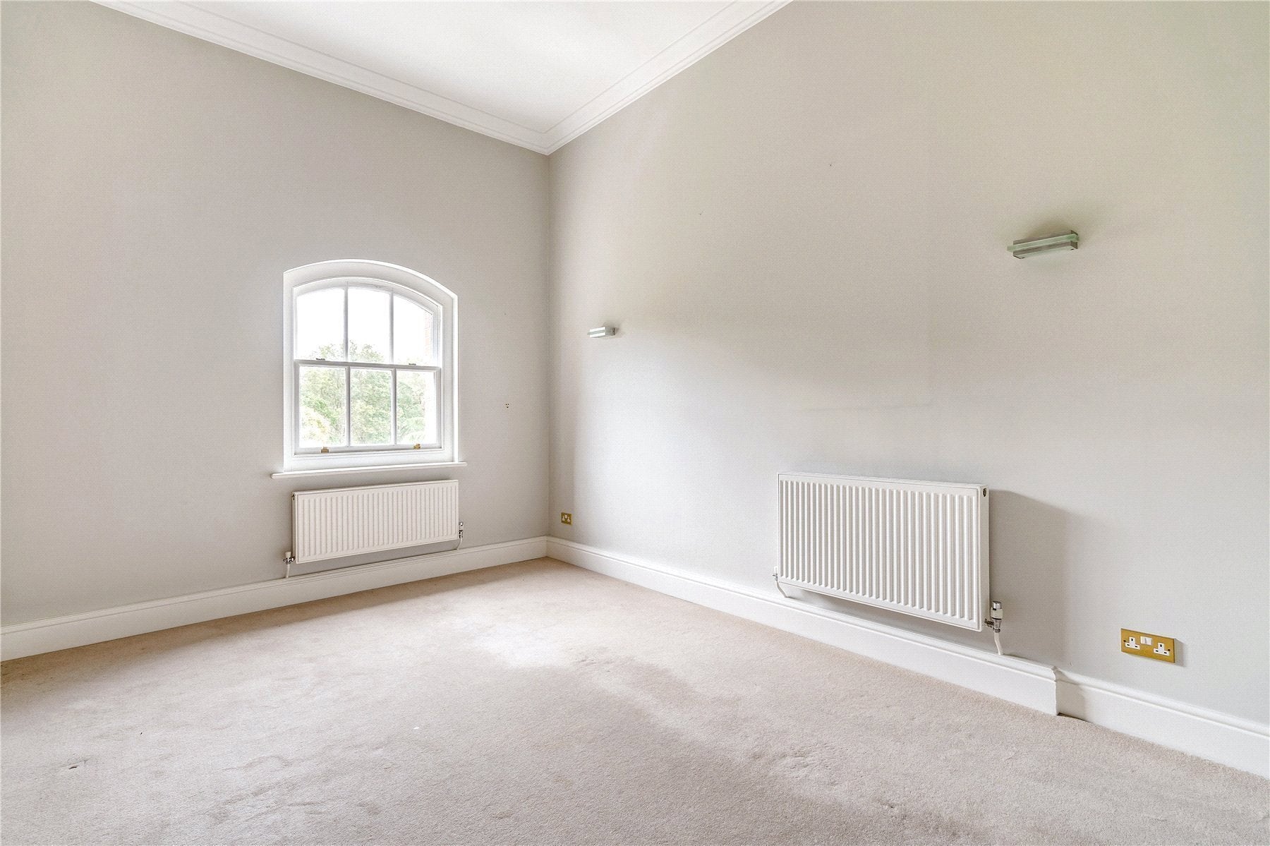 Flat Ellesmere Place in Elmbridge