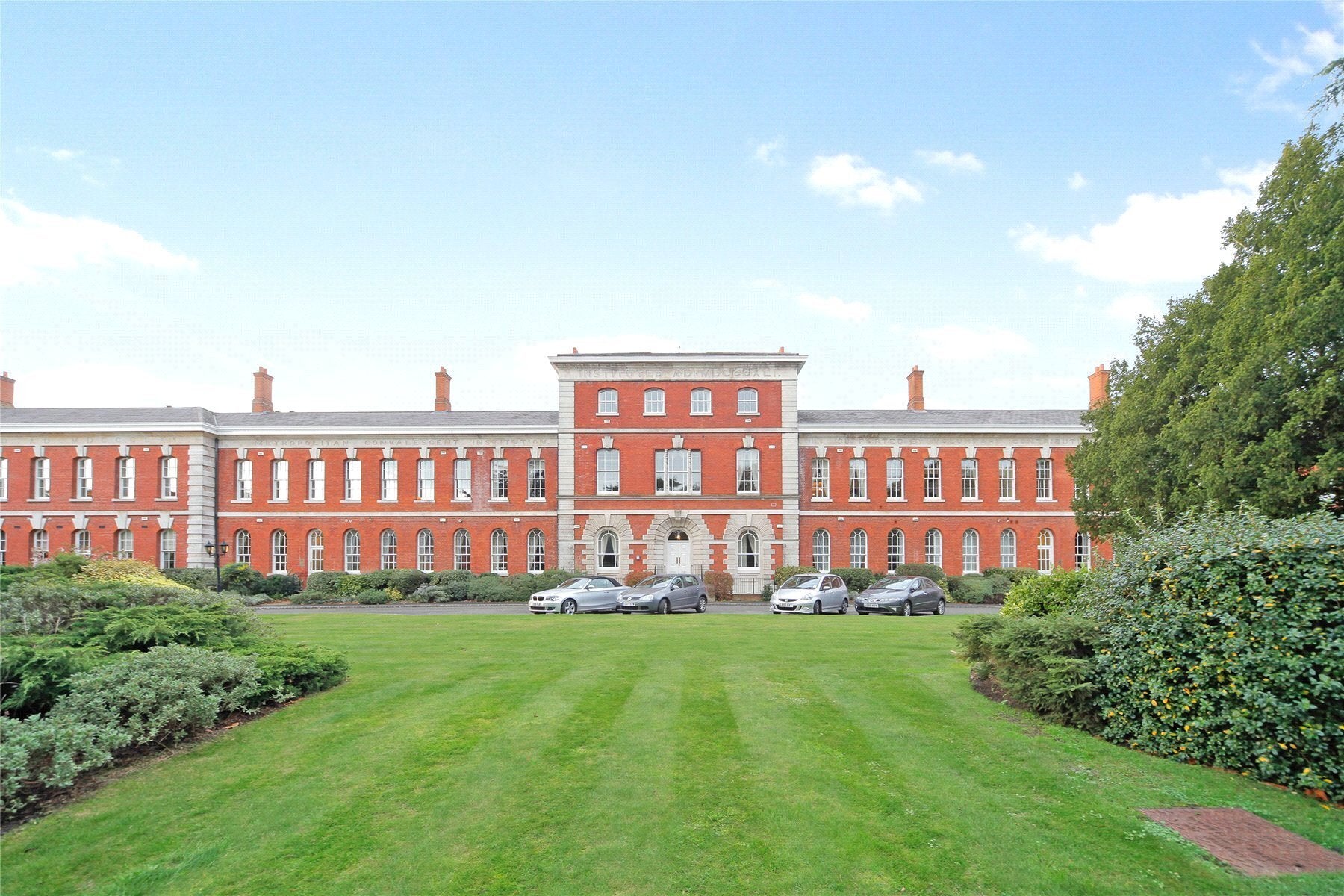 Flat Ellesmere Place in Elmbridge