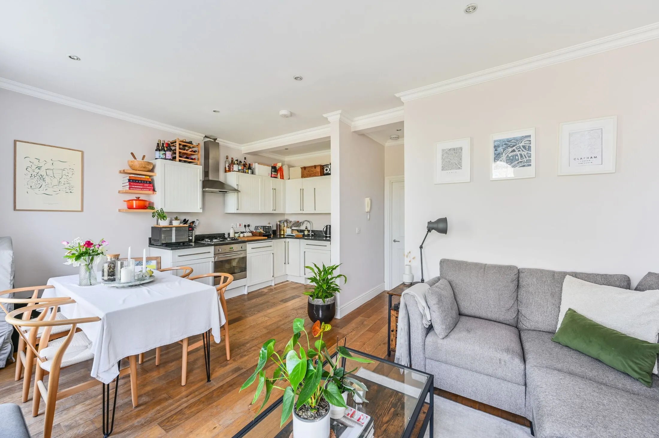 Flat Lavender Hill in Greater London