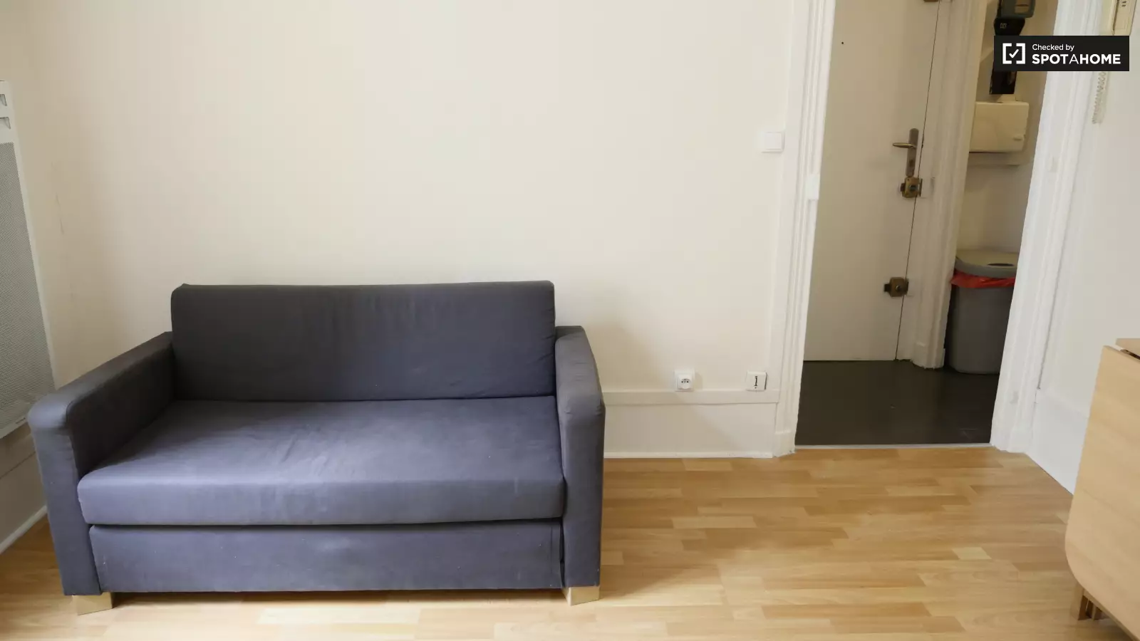 Flat Rue Myrha in Paris