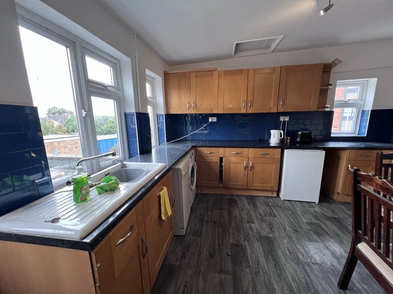 Room Clifton Road in Rugby