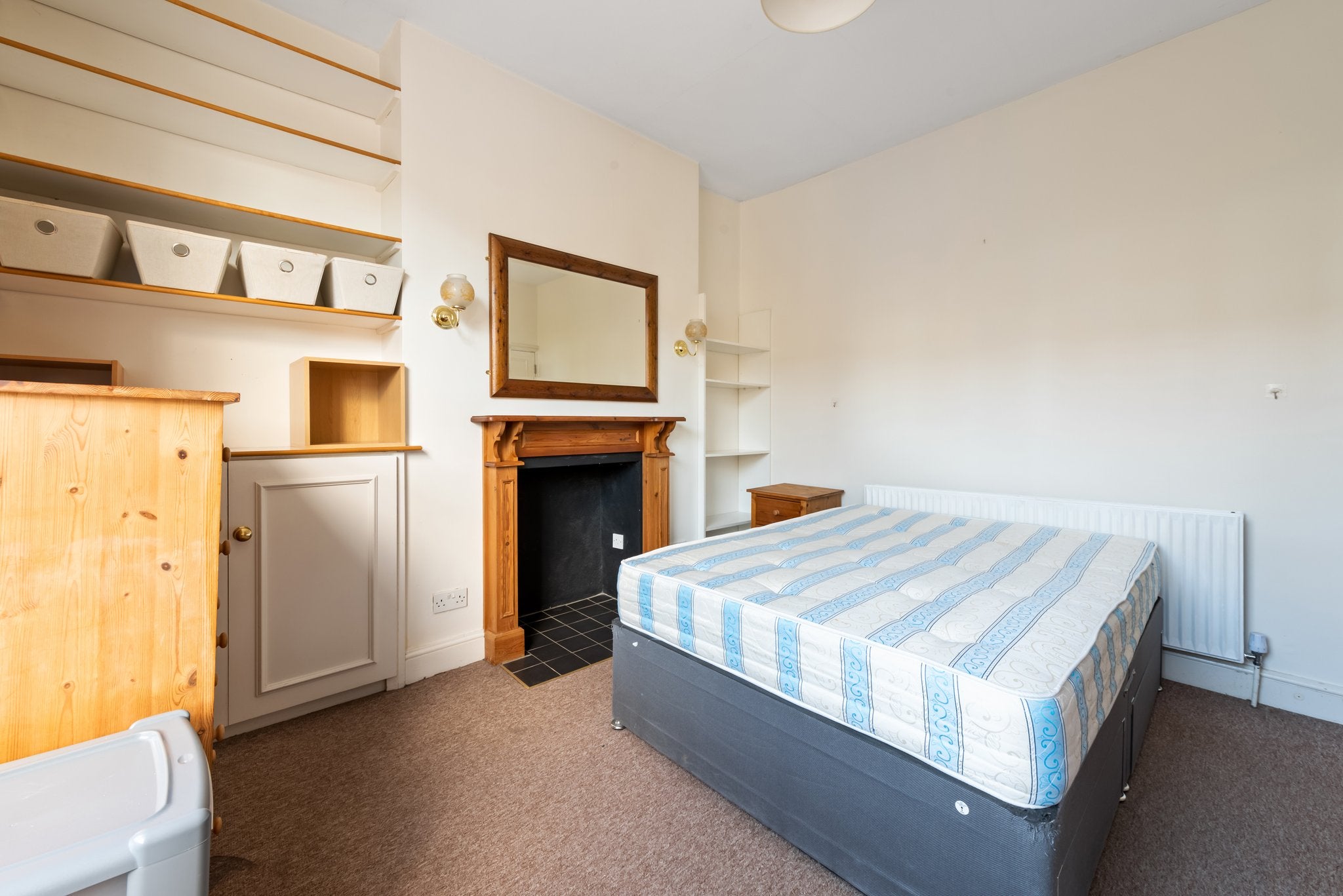 Flat Goldhawk Road in Greater London