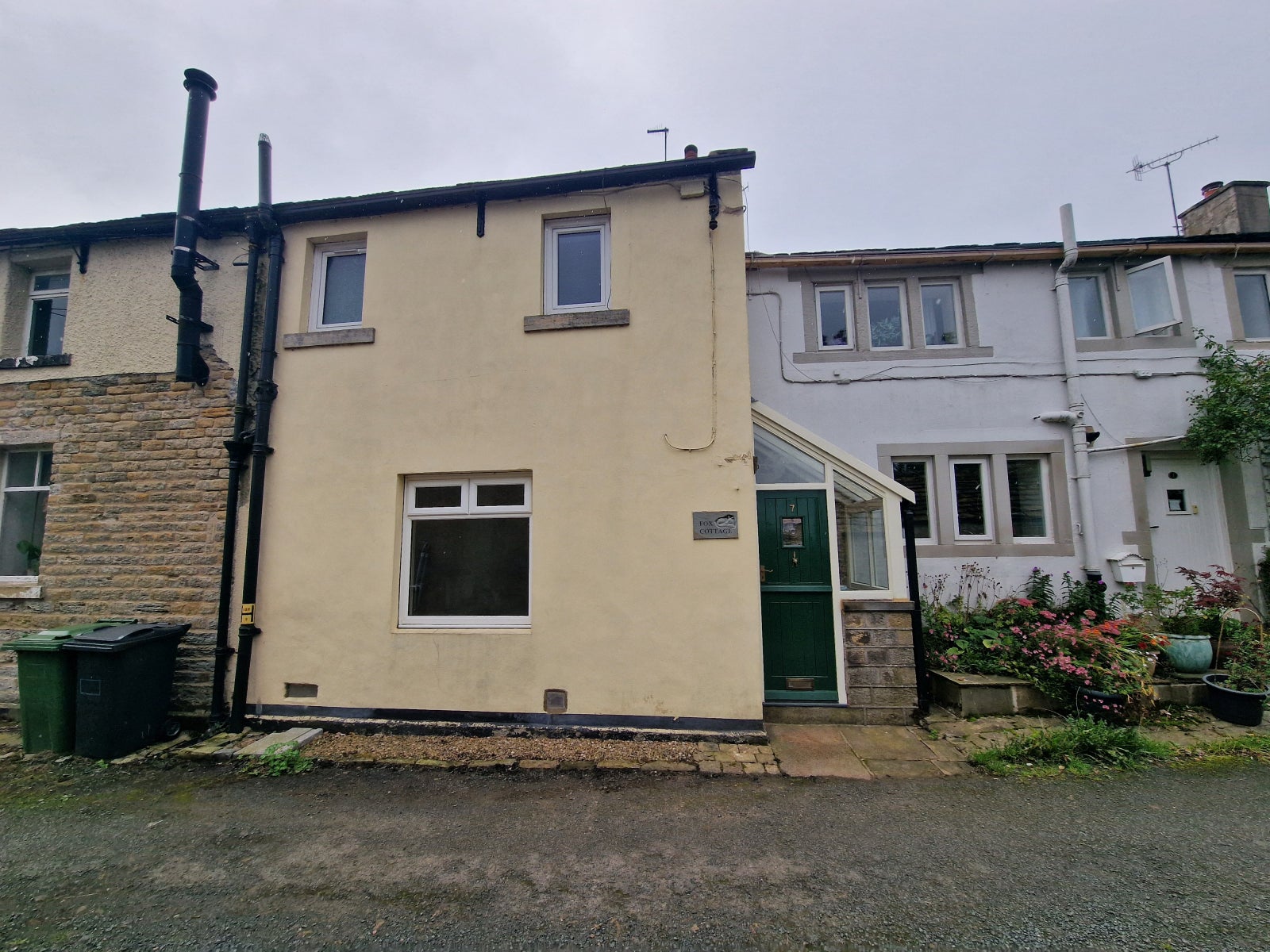 House New Mill Road in Holme Valley