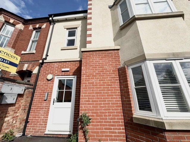 Flat Temple Street in Rugby