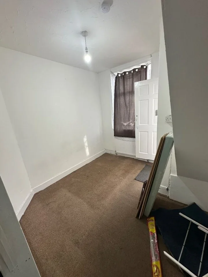 Room Neville Road in Greater London