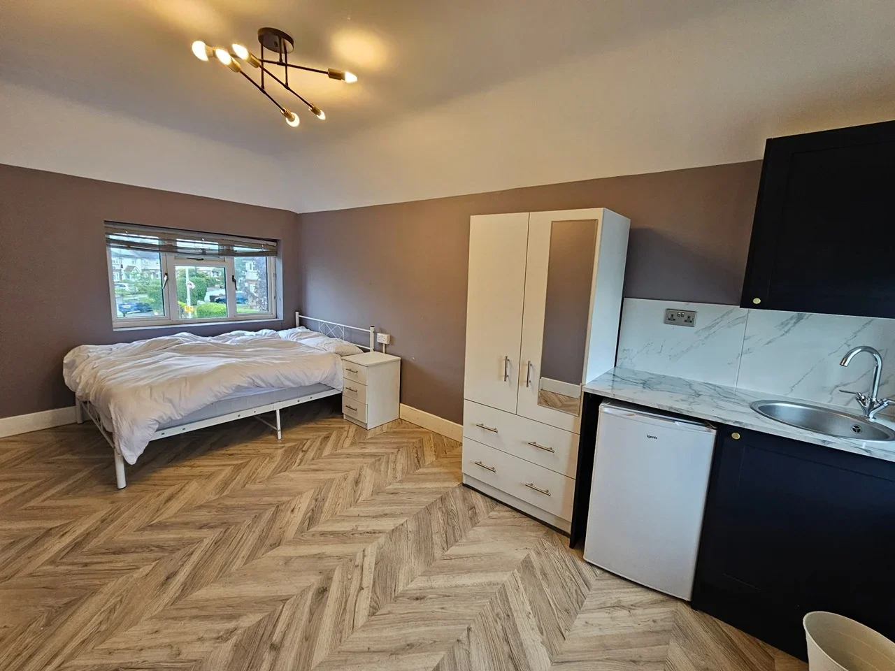 Flat Thornton Avenue in Greater London