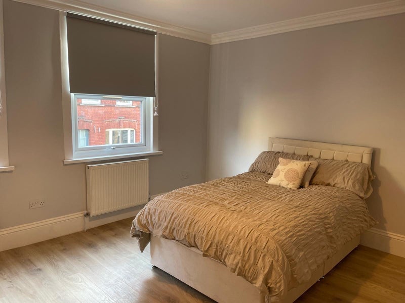 Room Fordham Street in Greater London