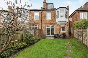 Flat Lodge Lane in Greater London