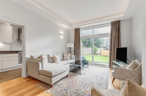 Flat Lodge Lane in Greater London