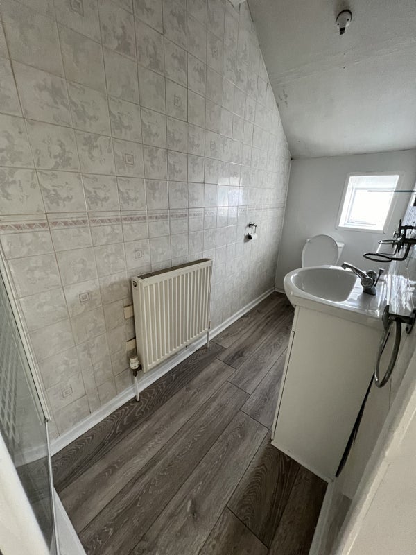 Room Newcastle Road in Sunderland