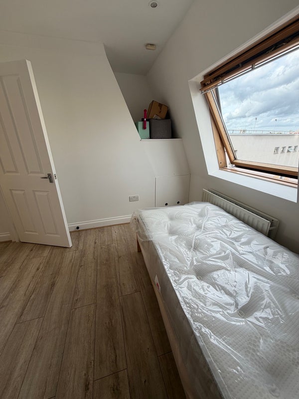 Room Uxbridge Road in Greater London