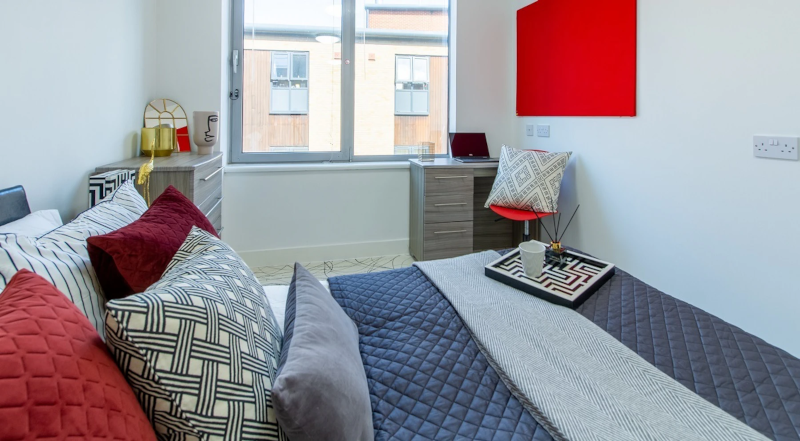 Flat Queen's Terrace in Southampton