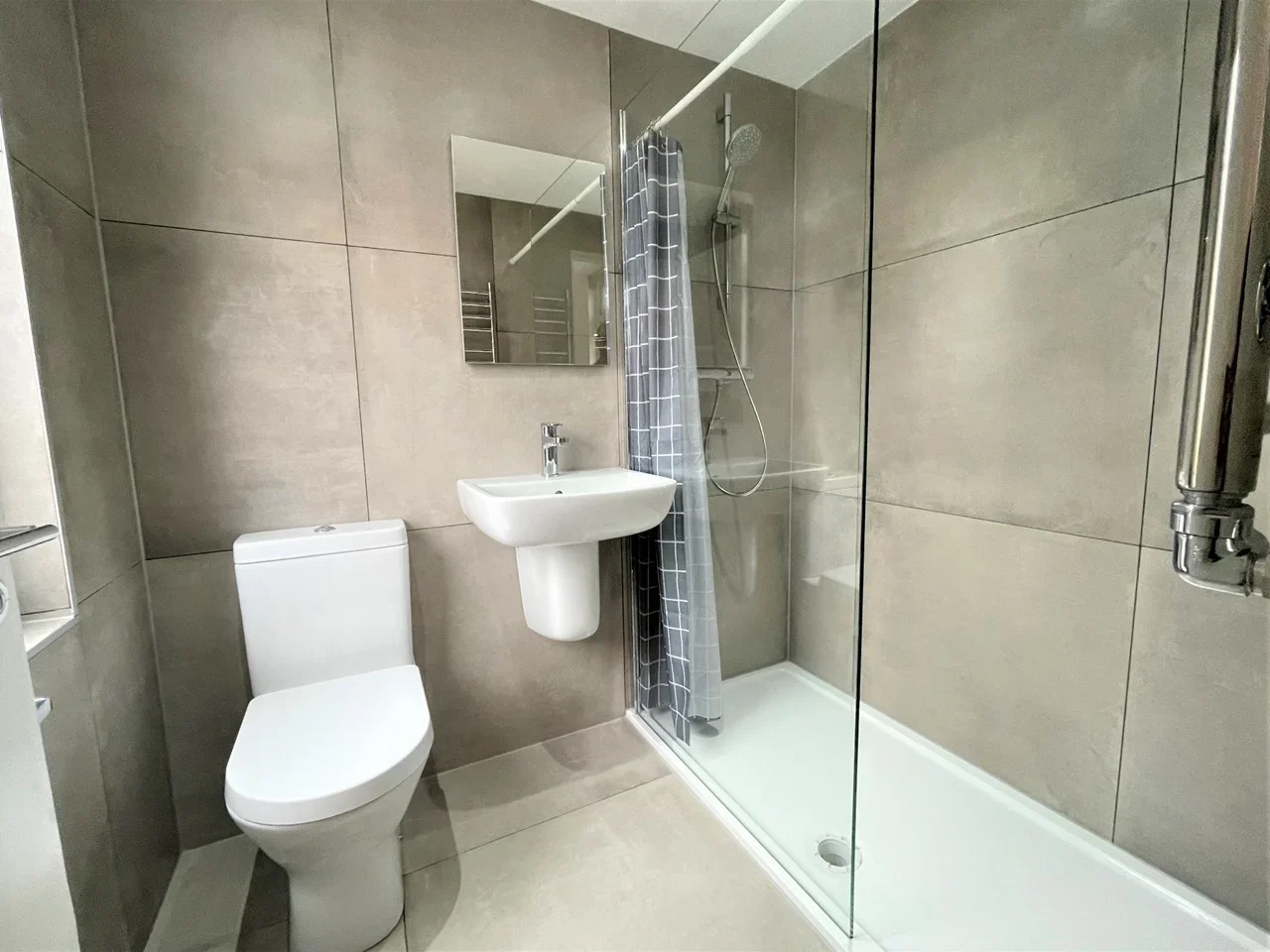 Room Kingsley Road in Greater London