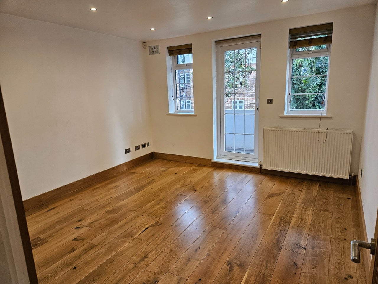 Flat Addiscombe Road in Greater London