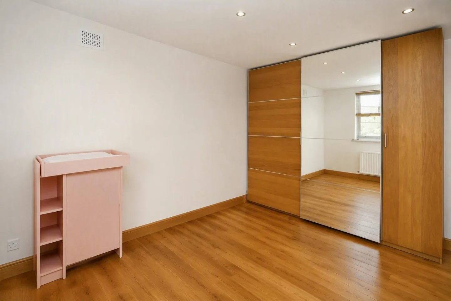 Flat Addiscombe Road in Greater London