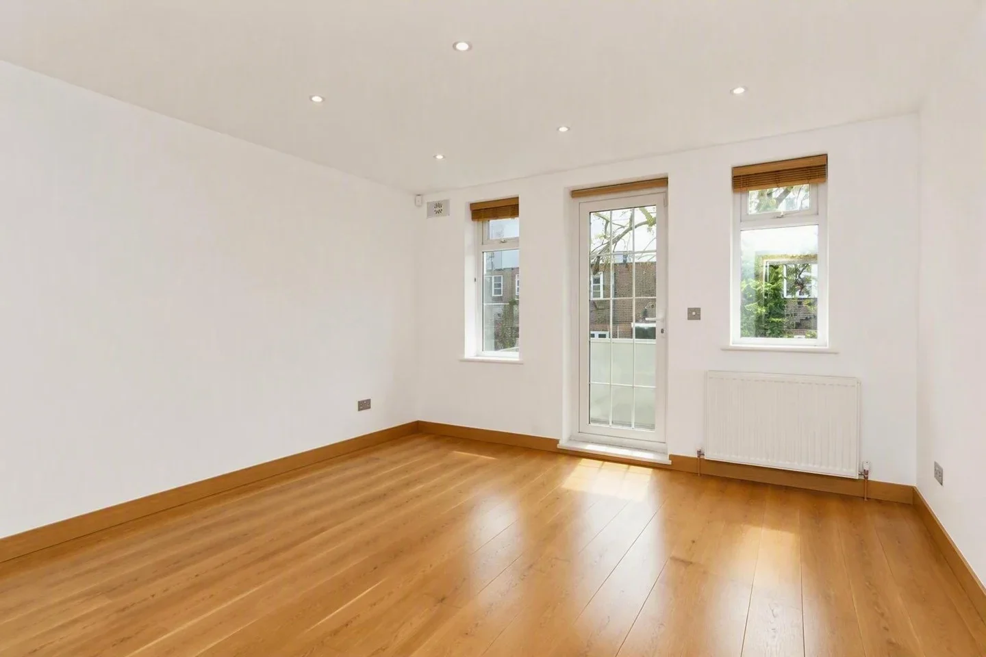 Flat Addiscombe Road in Greater London