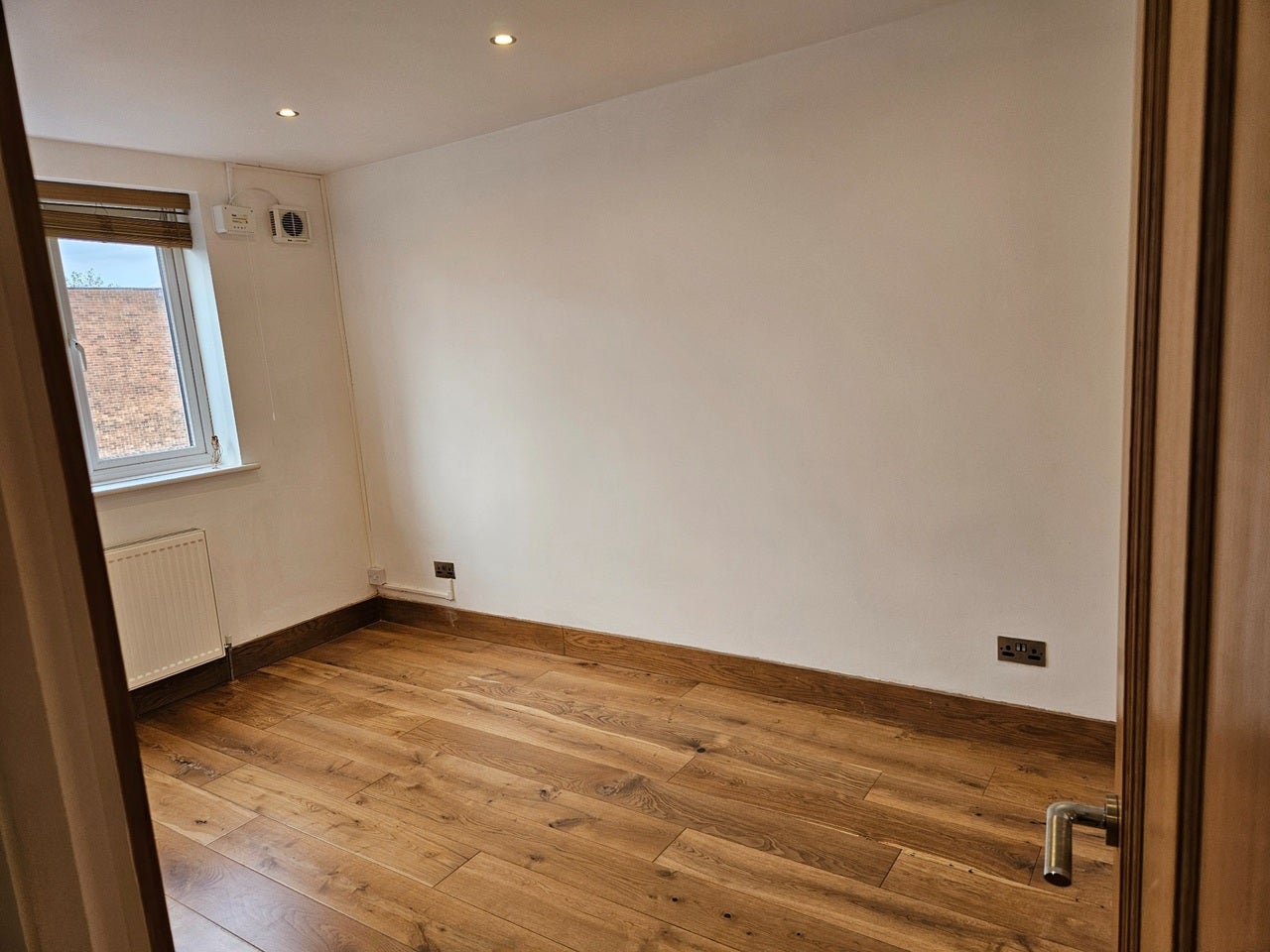 Flat Addiscombe Road in Greater London