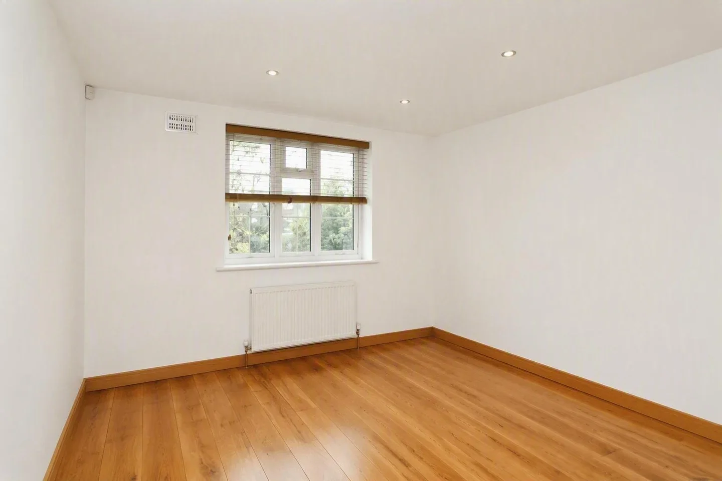 Flat Addiscombe Road in Greater London