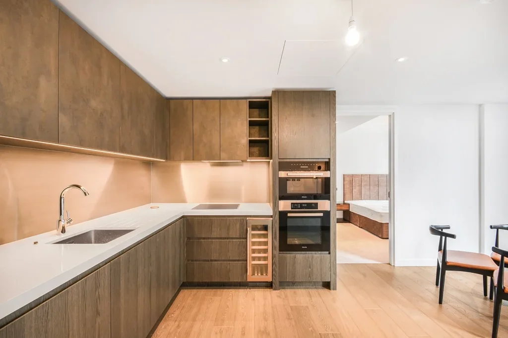Flat Carnation Way in Greater London
