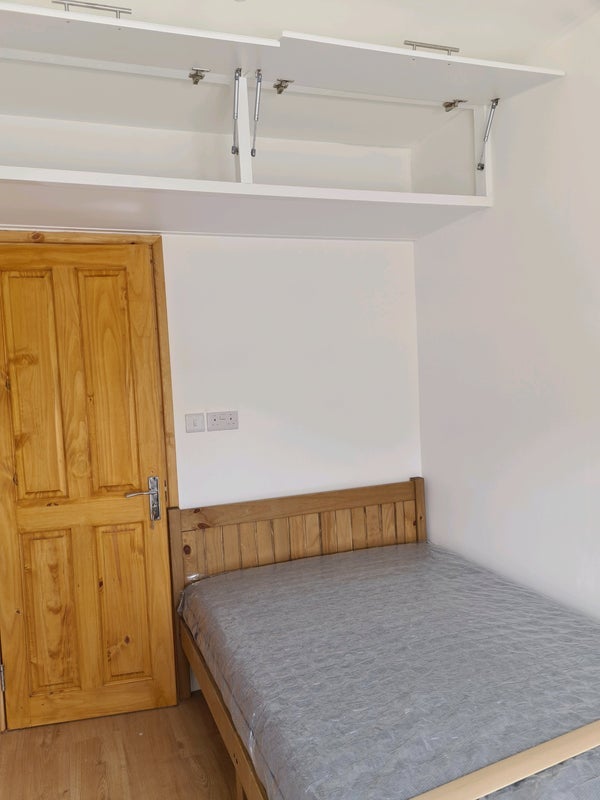 Flat Essex Road in Greater London
