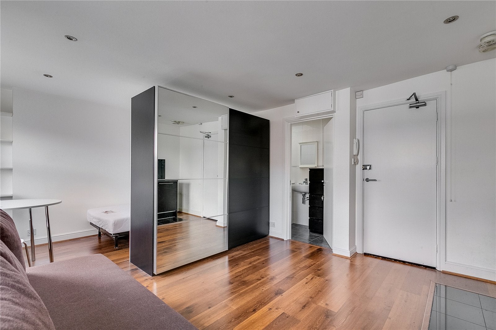 Flat Kensington Park Road in Greater London
