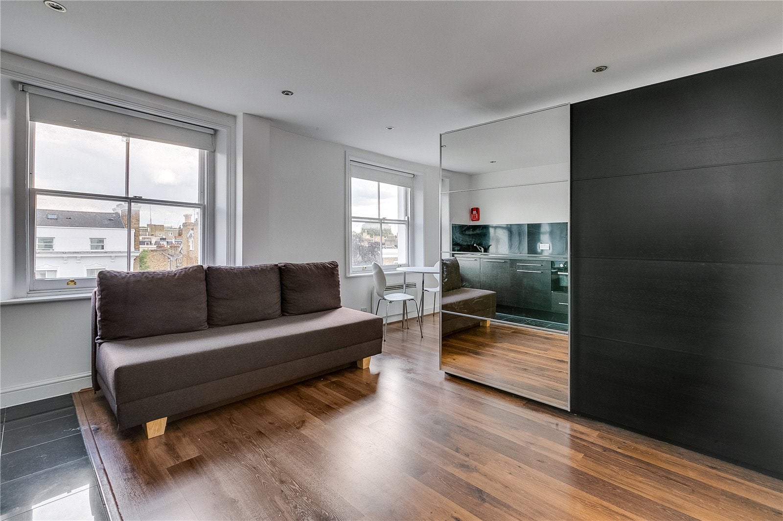 Flat Kensington Park Road in Greater London