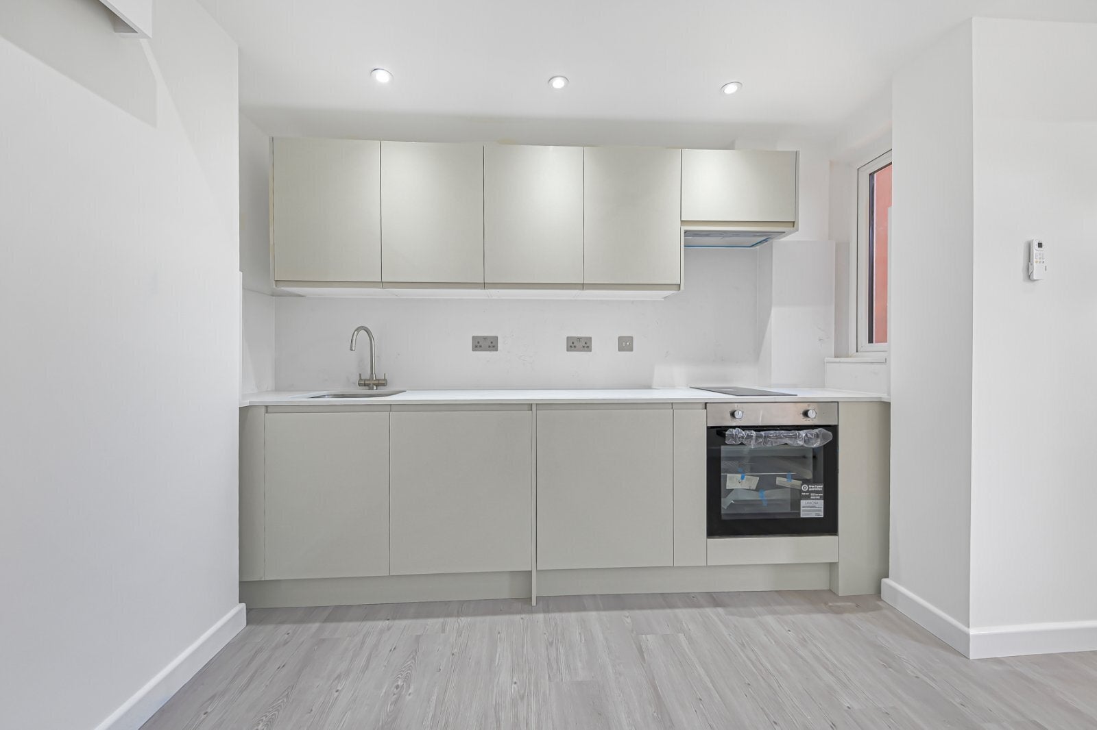 Flat Canfield Gardens in Greater London