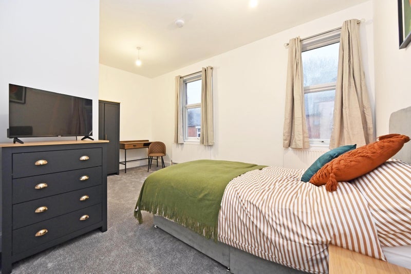 Room Enderley Street in Newcastle-under-Lyme