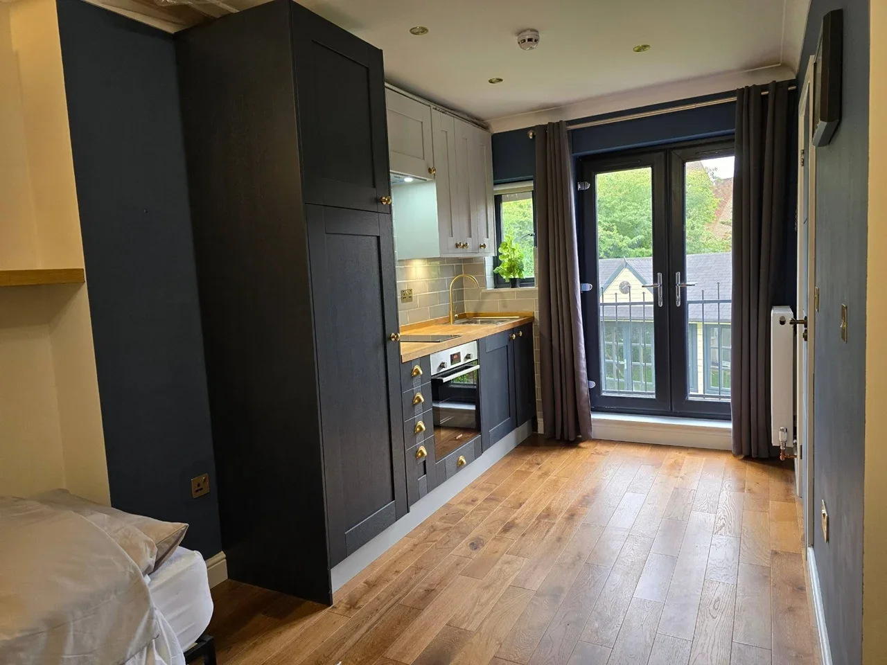 Flat Ickenham Road in Greater London