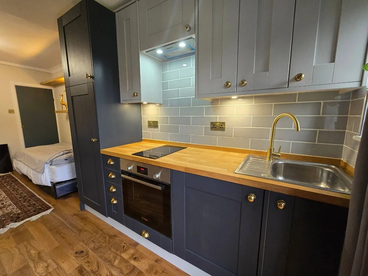 Flat Ickenham Road in Greater London