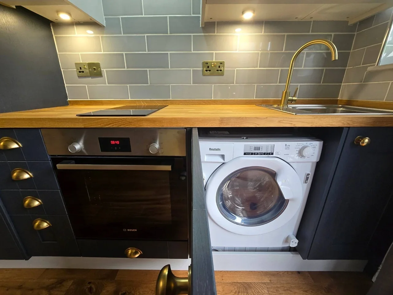 Flat Ickenham Road in Greater London