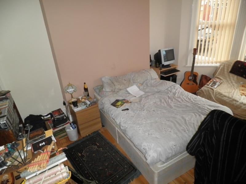 Flat Biddlestone Road in Newcastle upon Tyne