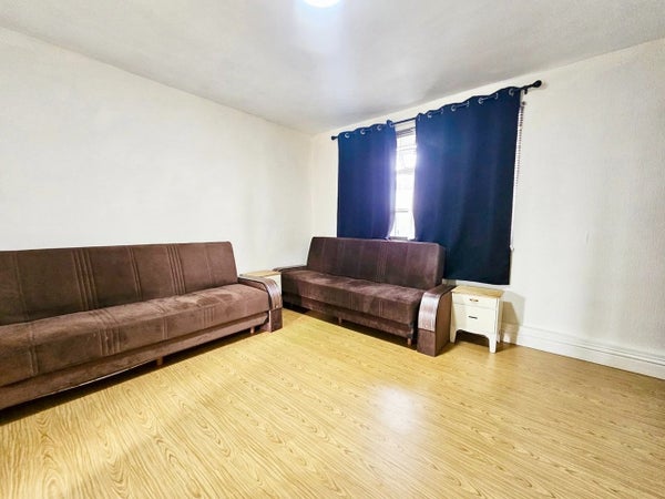Flat Dagenham Road in London