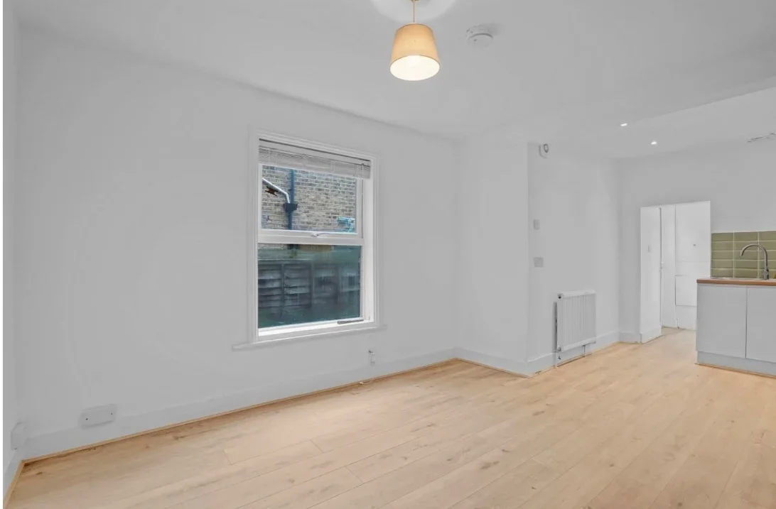 Flat Darlington Road in Greater London