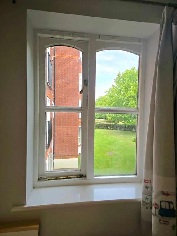 Flat Harlinger Street in Greater London