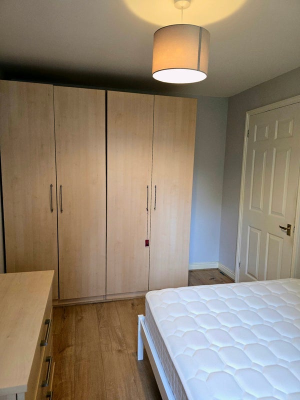 Flat Harlinger Street in Greater London