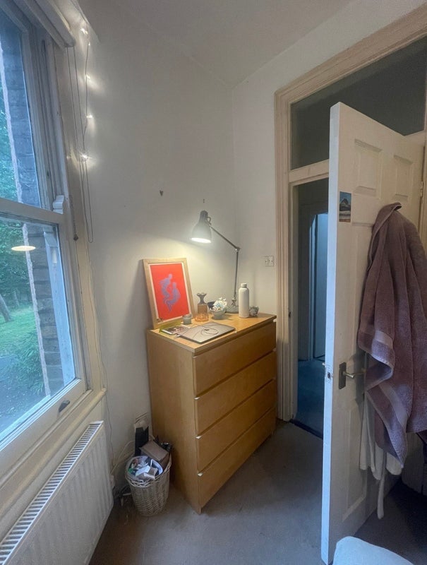 Room Elms Crescent in Greater London