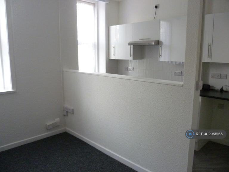 Flat Argyll Road in Bournemouth