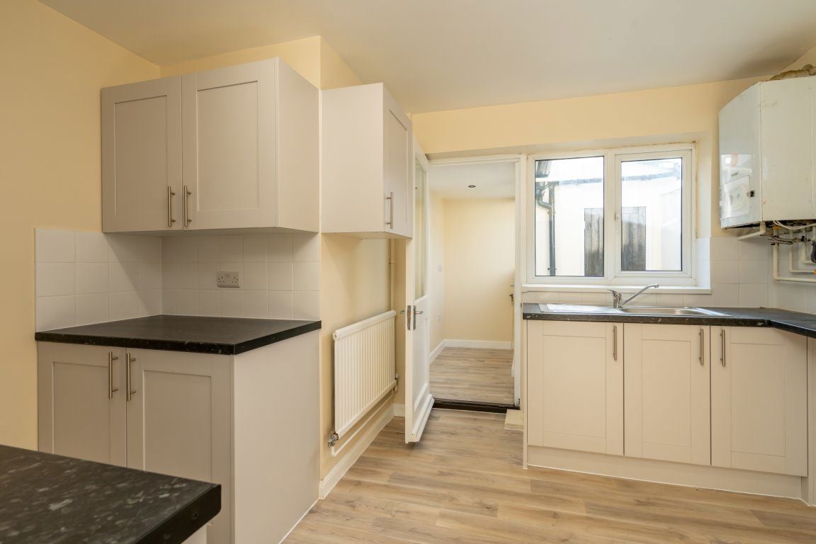 Room Salterns Way in Chichester