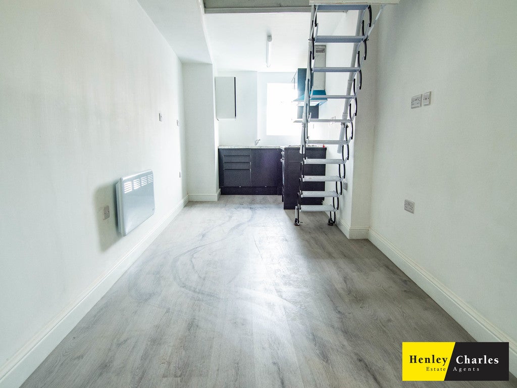 Flat Vicarage Place in Walsall
