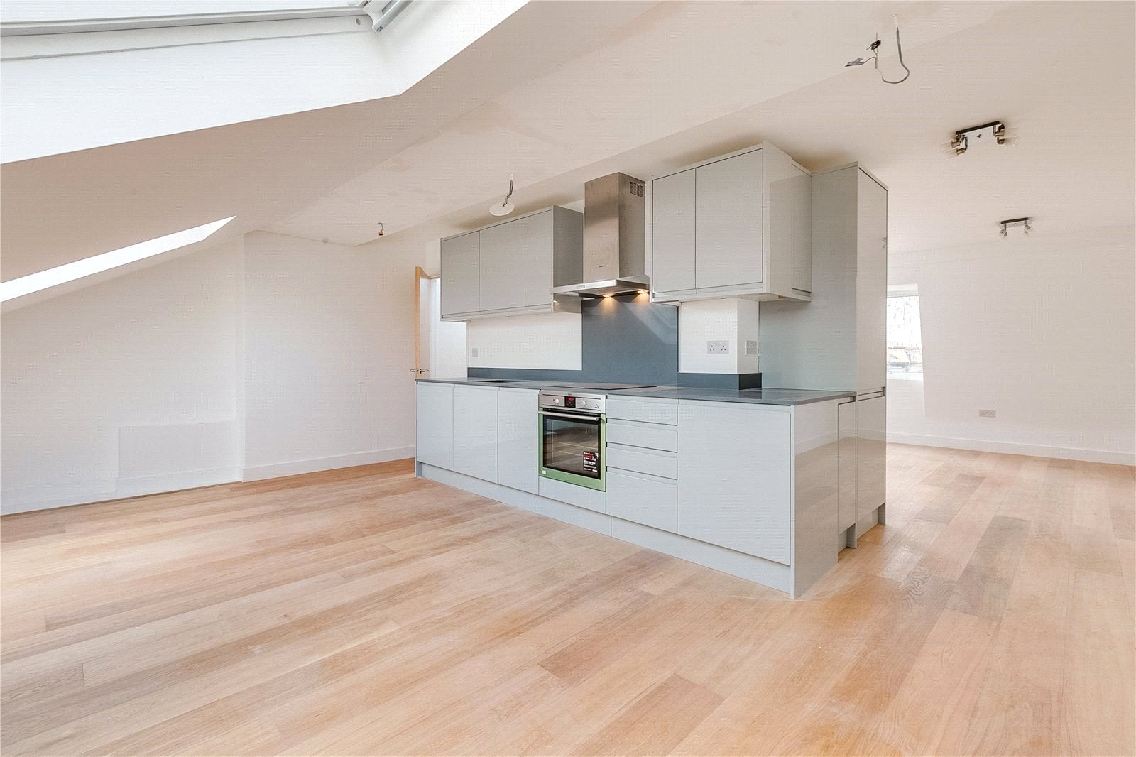 Flat Shepherds Bush Road in Greater London