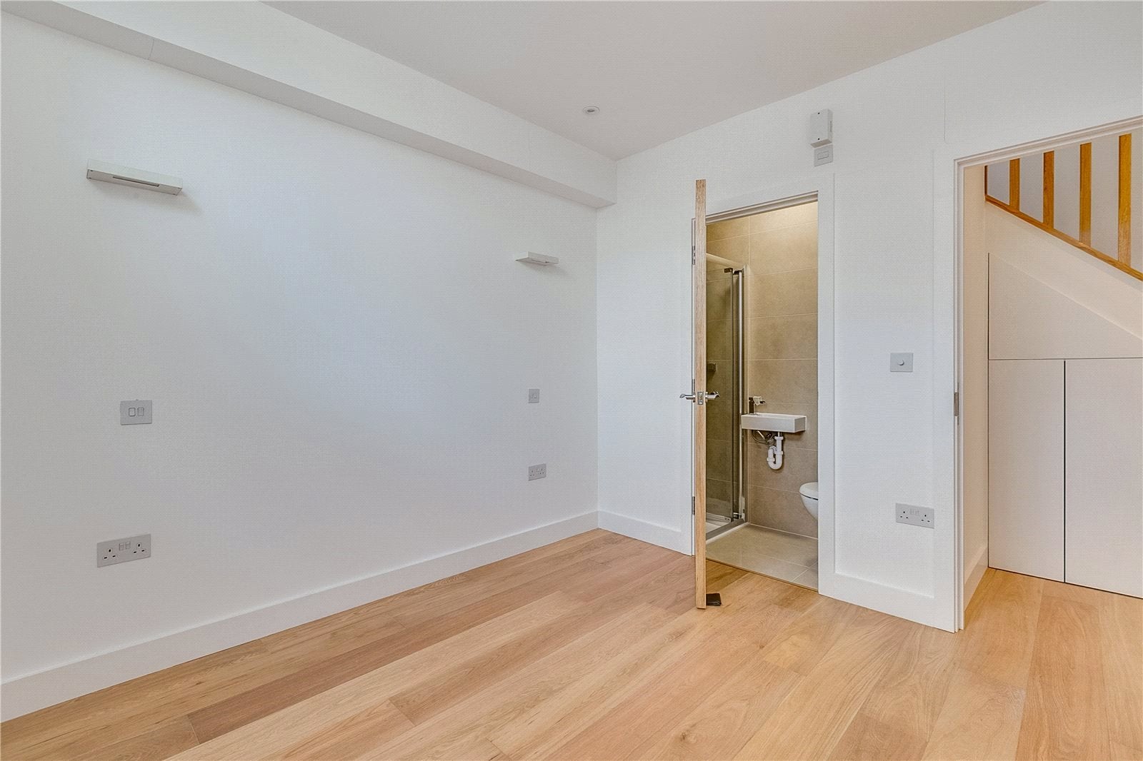 Flat Shepherds Bush Road in Greater London