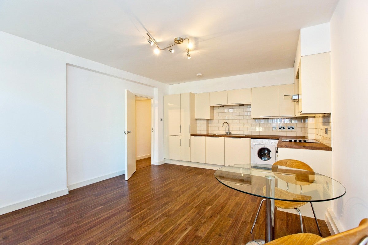 Flat Lyndhurst Terrace in Greater London