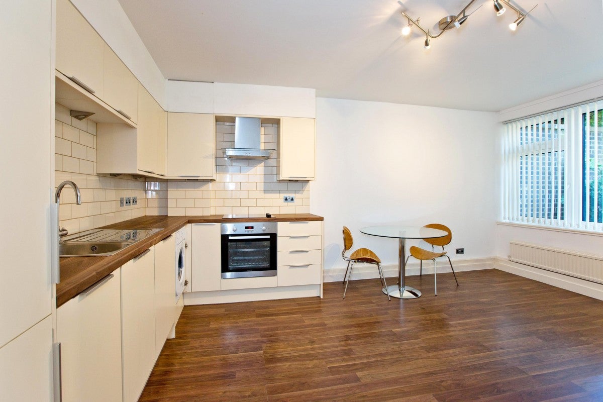 Flat Lyndhurst Terrace in Greater London