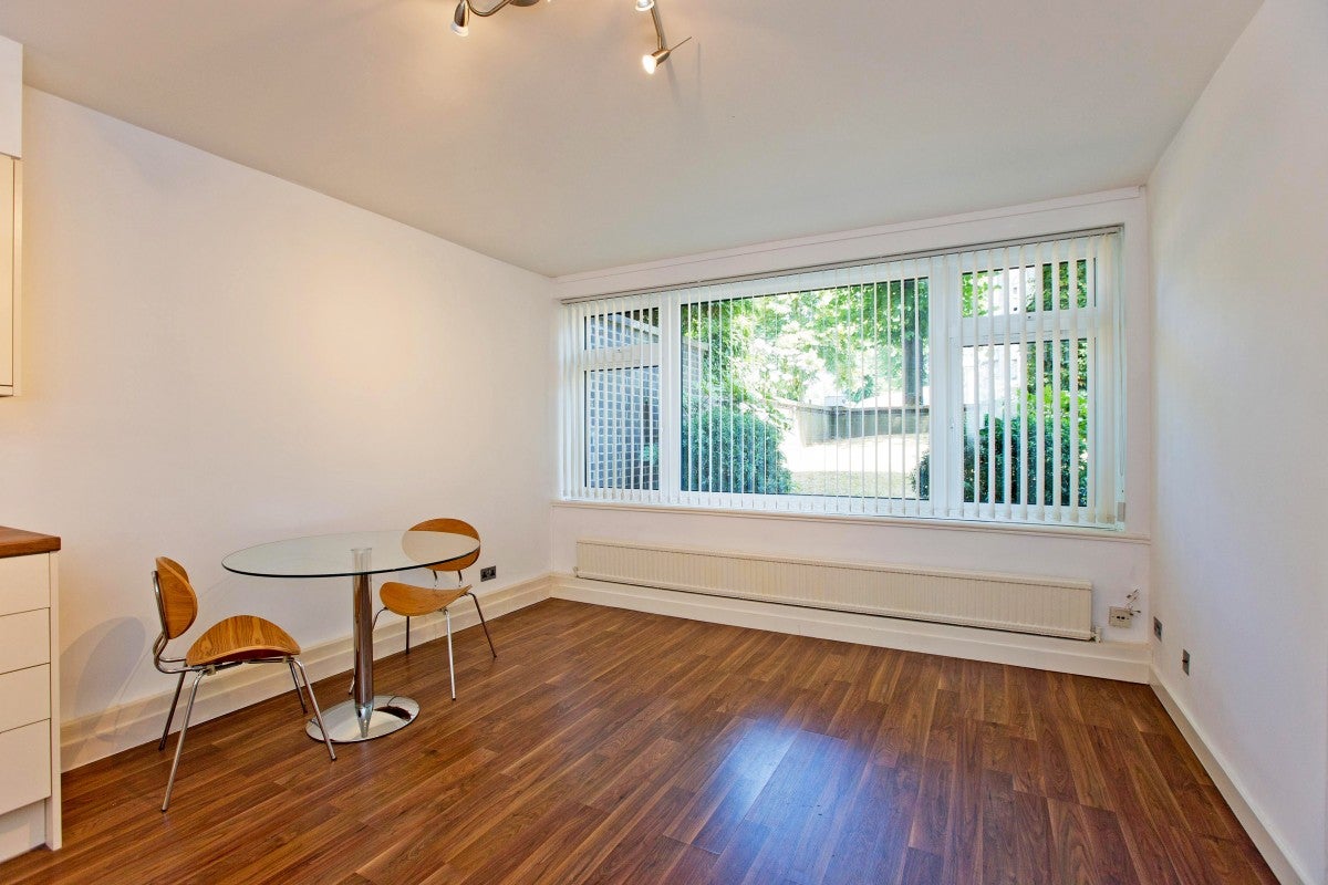 Flat Lyndhurst Terrace in Greater London