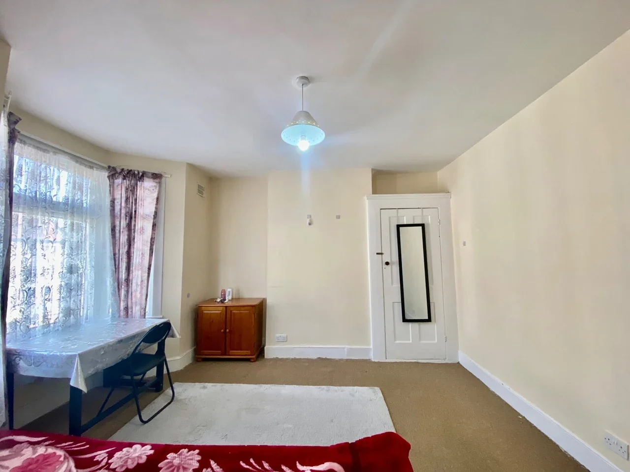 Room Buckingham Road in Greater London