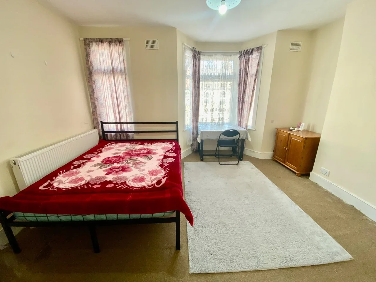Room Buckingham Road in Greater London