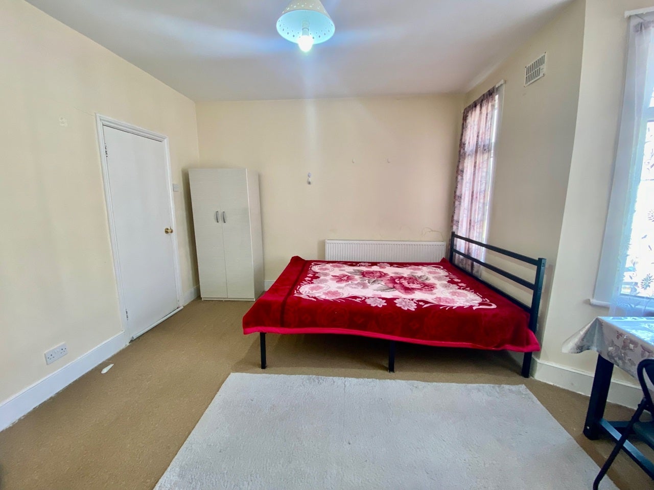 Room Buckingham Road in Greater London