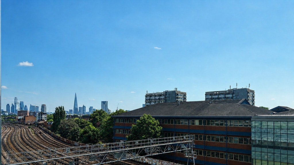 Flat Albert Embankment in Greater London